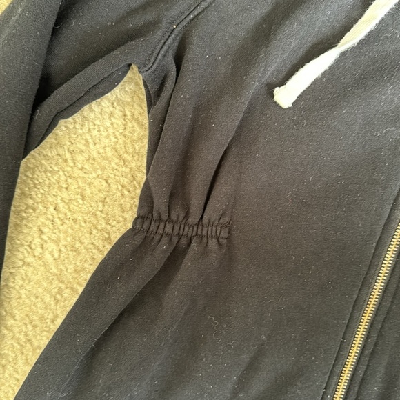 Old Navy women’s black maternity zip up hoodie - Picture 4 of 9